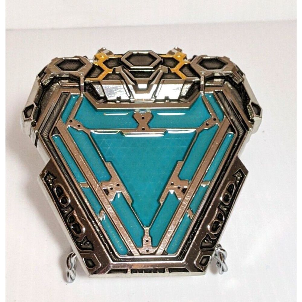 Marvel Iron Man Arc Reactor Magnetic Pin Replica